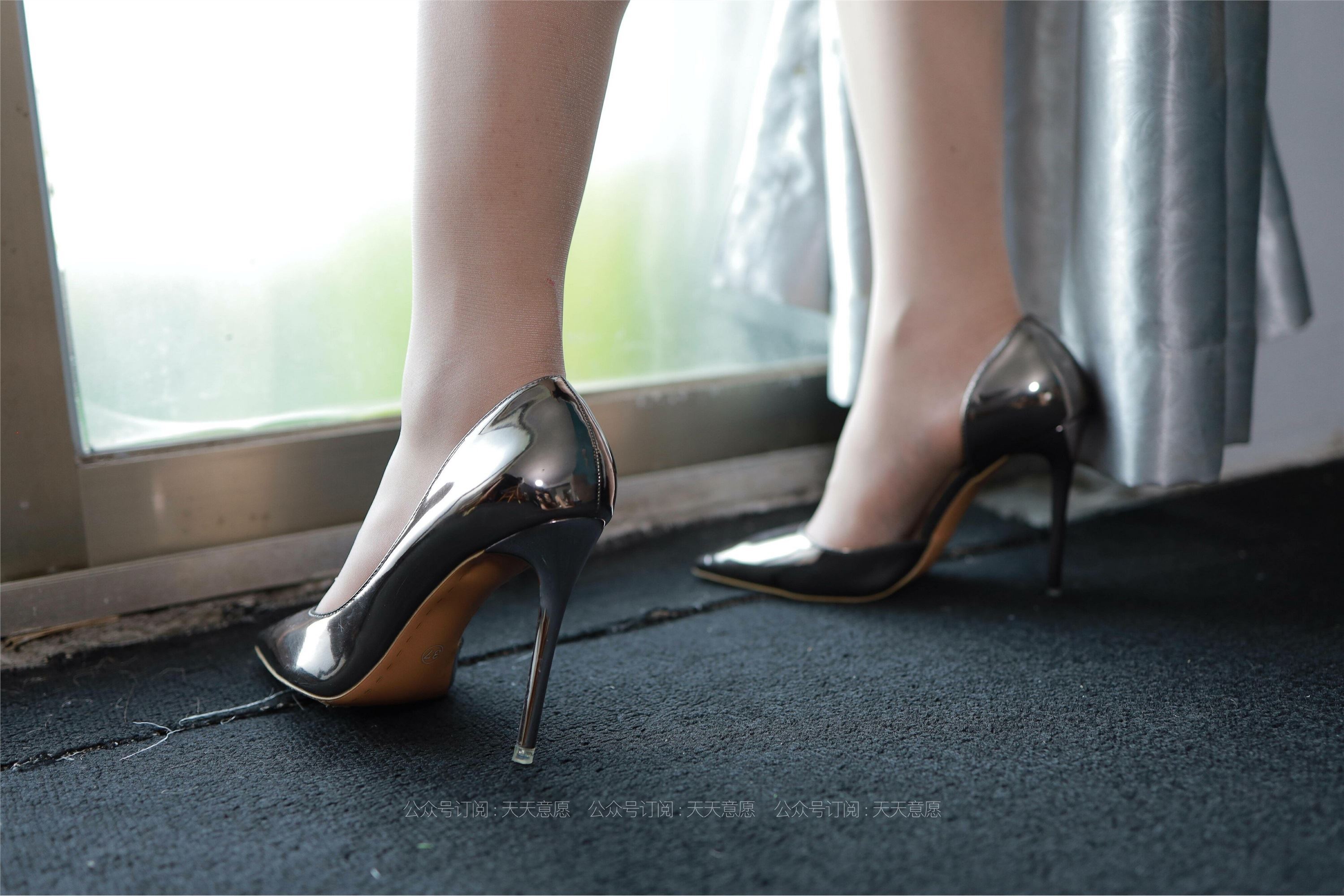 IESS异思趣向  2021.08.16 丝享家891：小婕《黑色包臀裙》